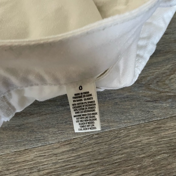 American Eagle size 0 white shorts - Picture 2 of 4